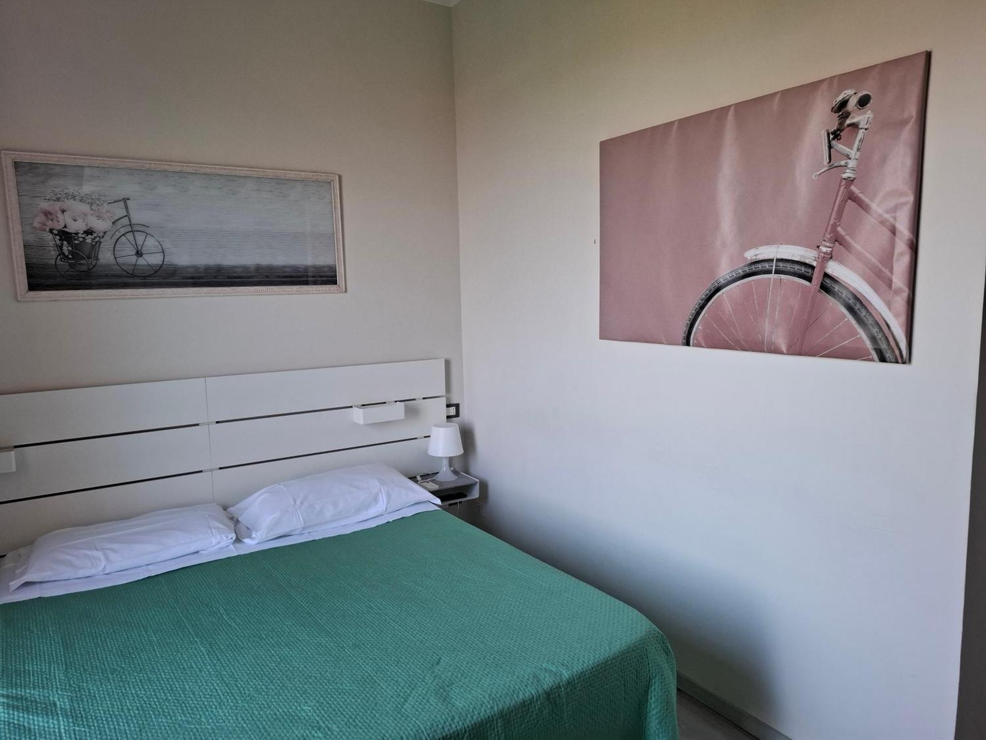 Fare Bnb - Room Del Parco เรจโจเอมิเลีย ภายนอก รูปภาพ